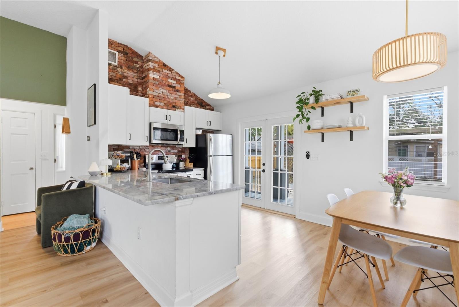 MEADOWBROOK - Residential