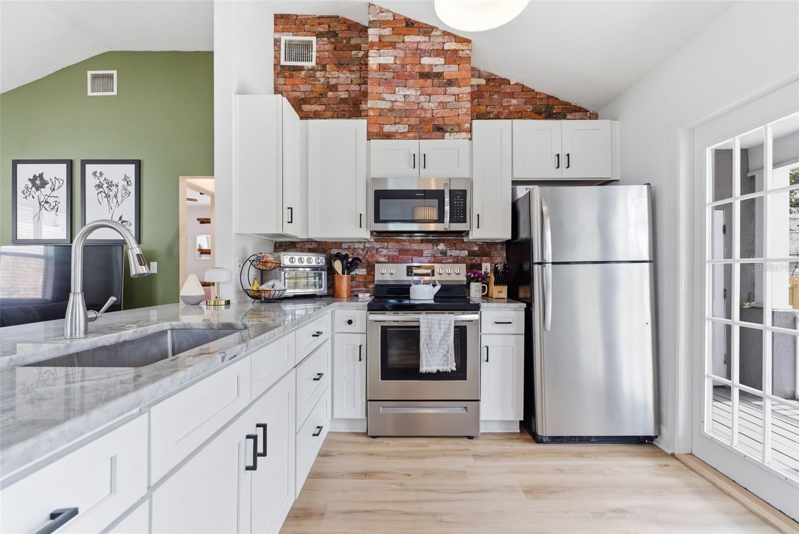 MEADOWBROOK - Residential