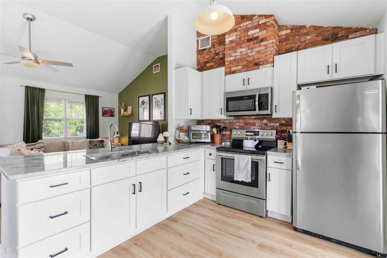 MEADOWBROOK - Residential