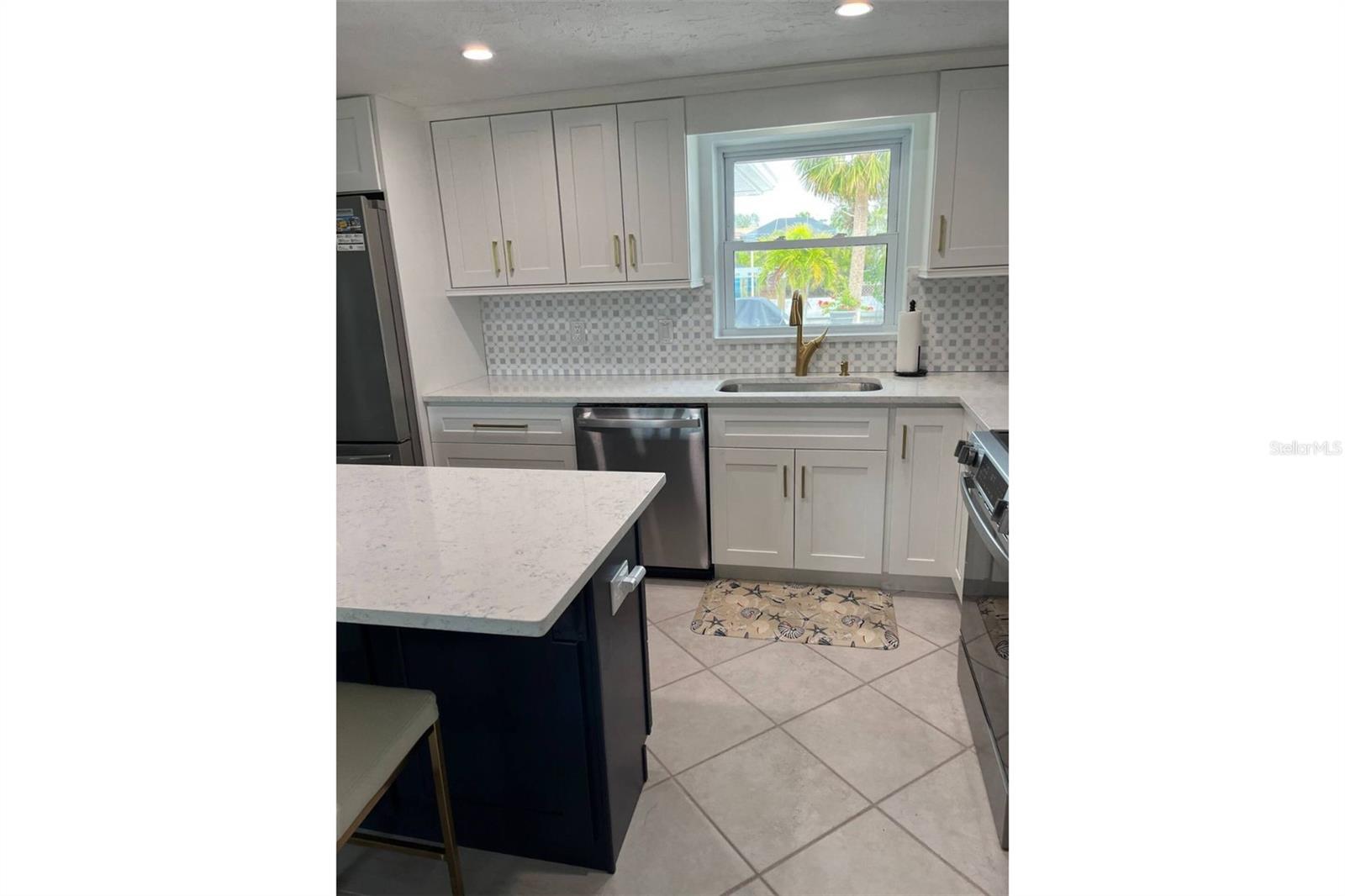 SIESTA MANOR SEC 3 - Residential Lease