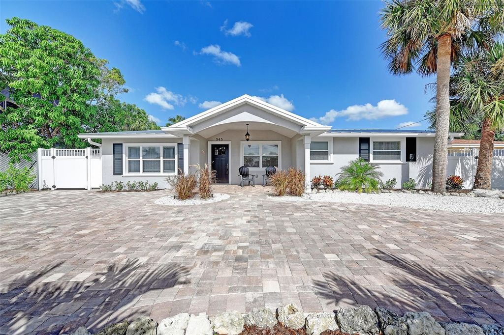 Photo of 345 Avenida Leona, Sarasota, FL 34242 (MLS # A4569687)