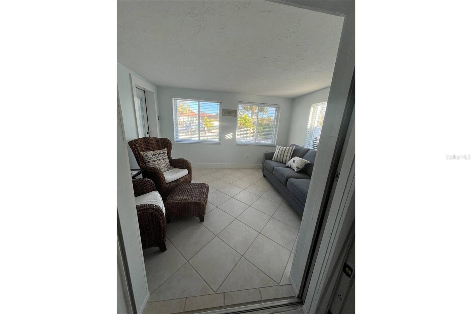 SIESTA MANOR SEC 3 - Residential Lease