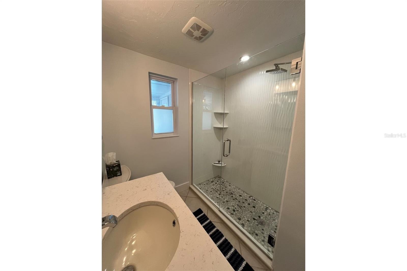 SIESTA MANOR SEC 3 - Residential Lease