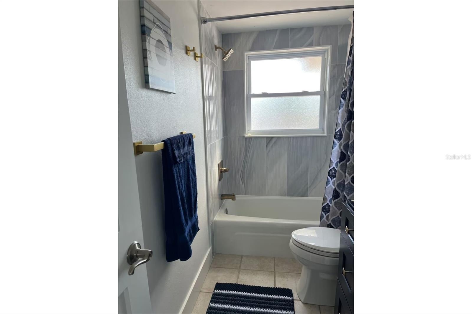 SIESTA MANOR SEC 3 - Residential Lease