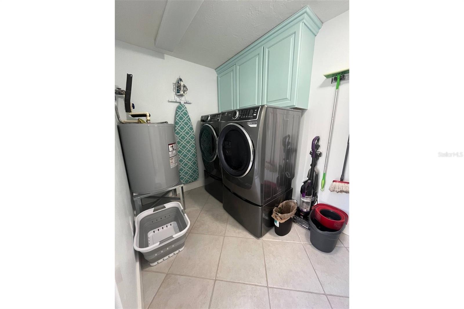 SIESTA MANOR SEC 3 - Residential Lease