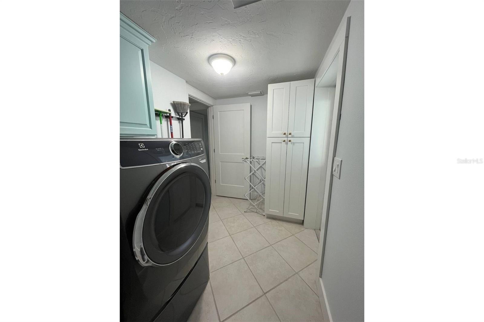 SIESTA MANOR SEC 3 - Residential Lease