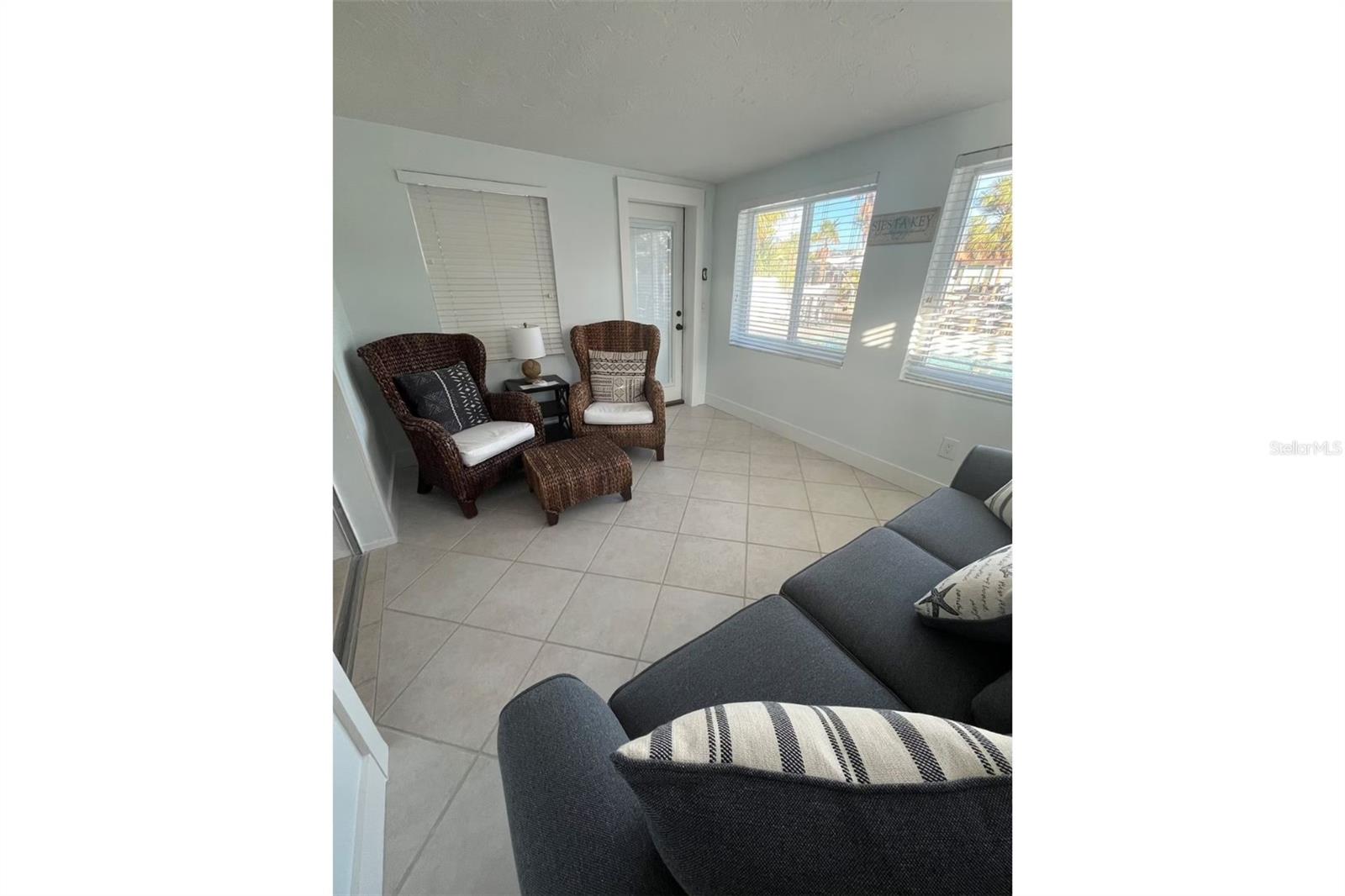 SIESTA MANOR SEC 3 - Residential Lease