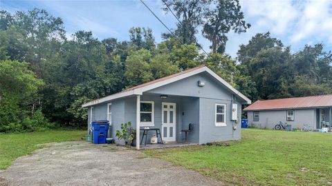 A home in DELAND