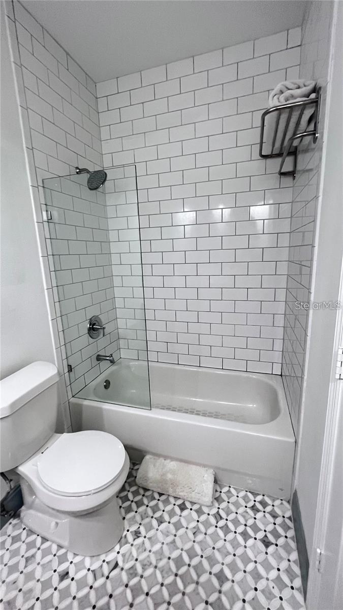 CAROLINA LANDINGS AT UNIVERSITY PLACE B - Residential Lease