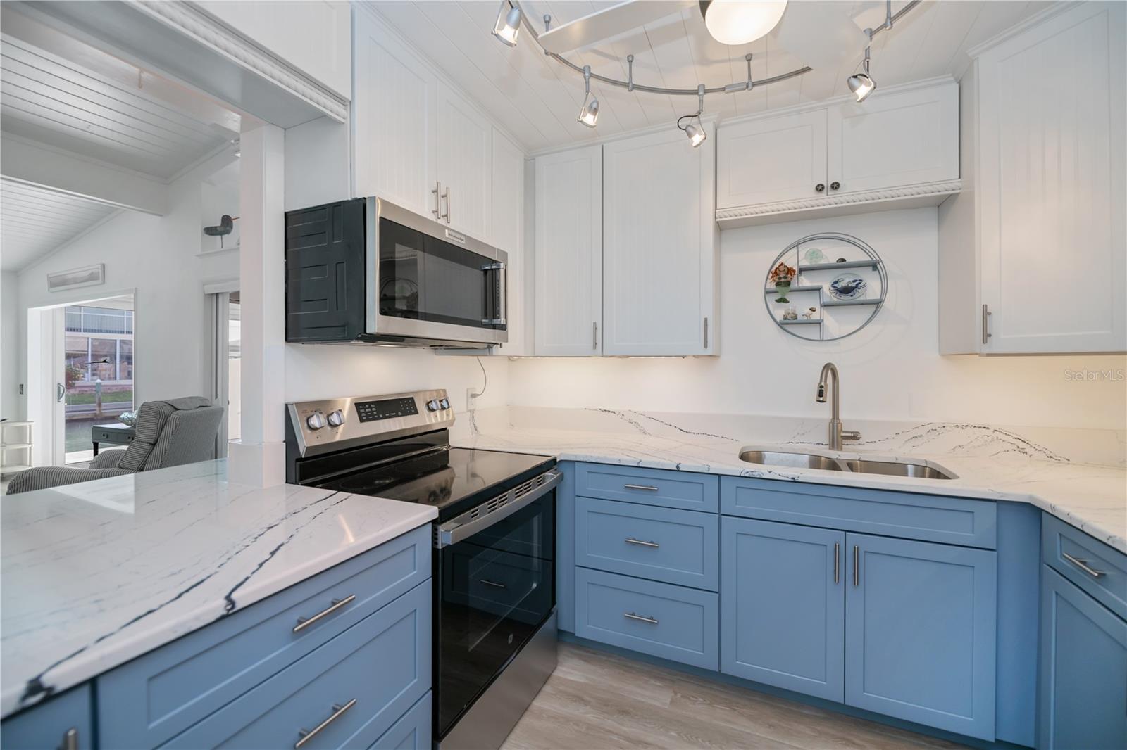 TARPON CENTER VILLAS - Residential