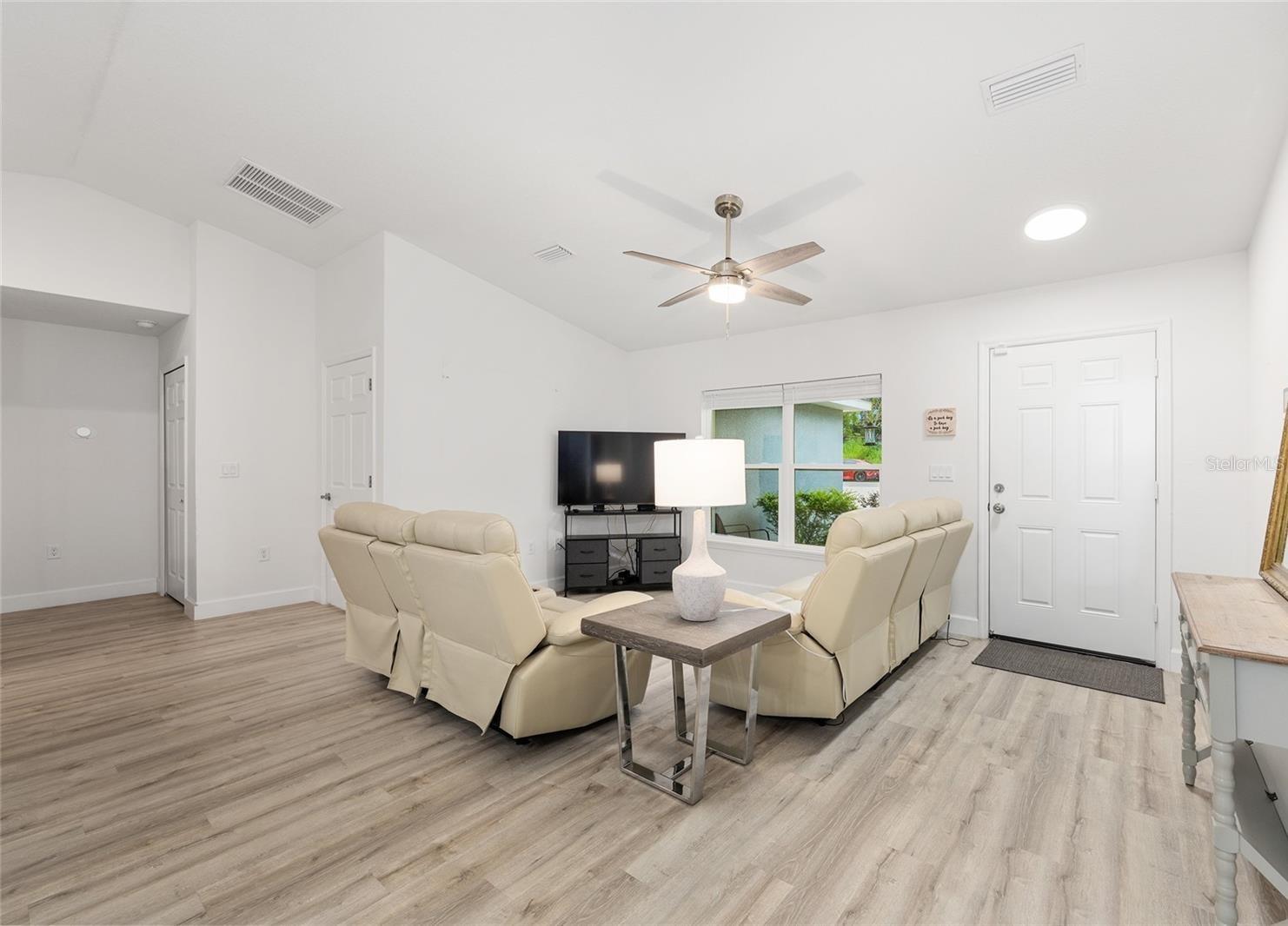 OCALA ESTATE - Residential Lease