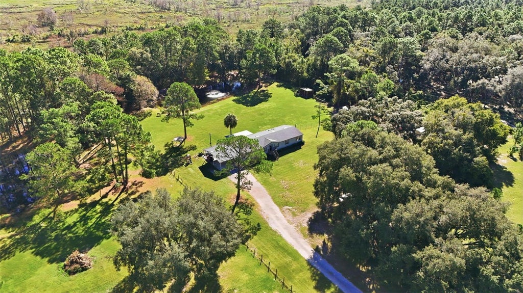 Photo of 40928 Bridle Path Lane, Leesburg, FL 34788 (MLS # G5119234)