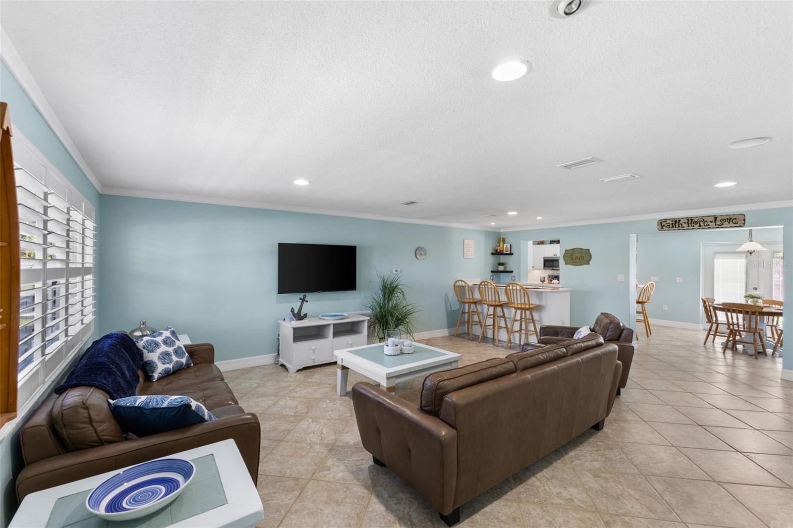 2287 CAROLYN DRIVE