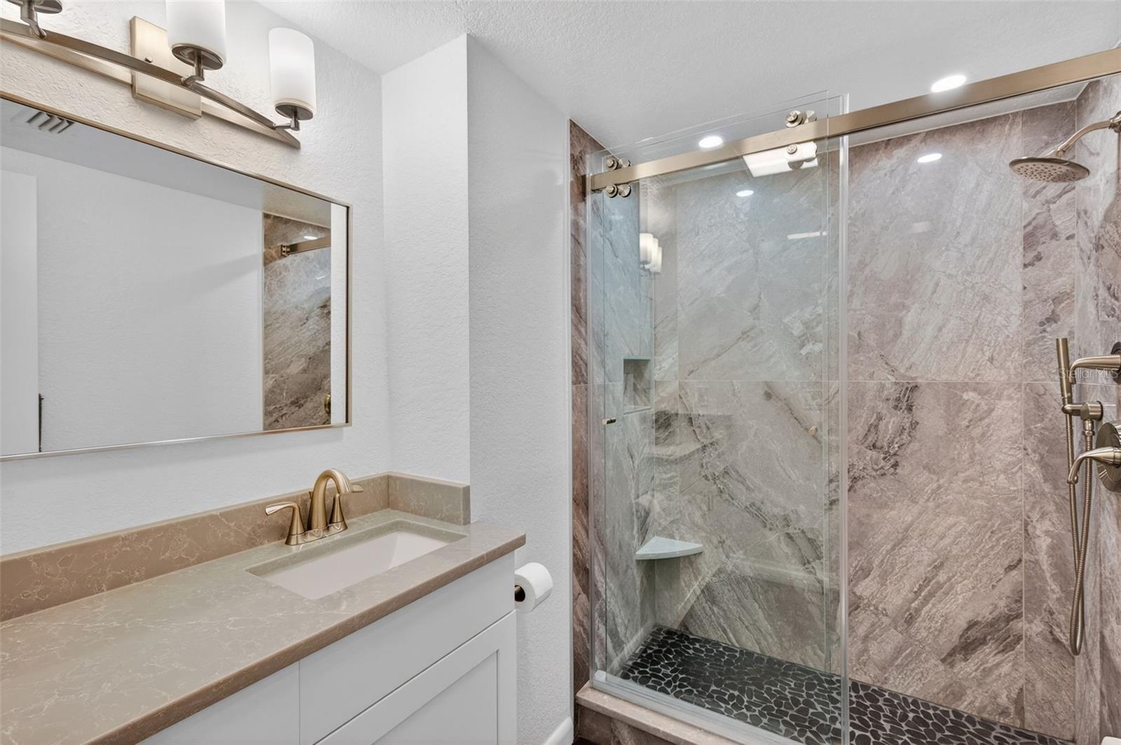 LEPORELLO CONDO RESIDENCE - Residential