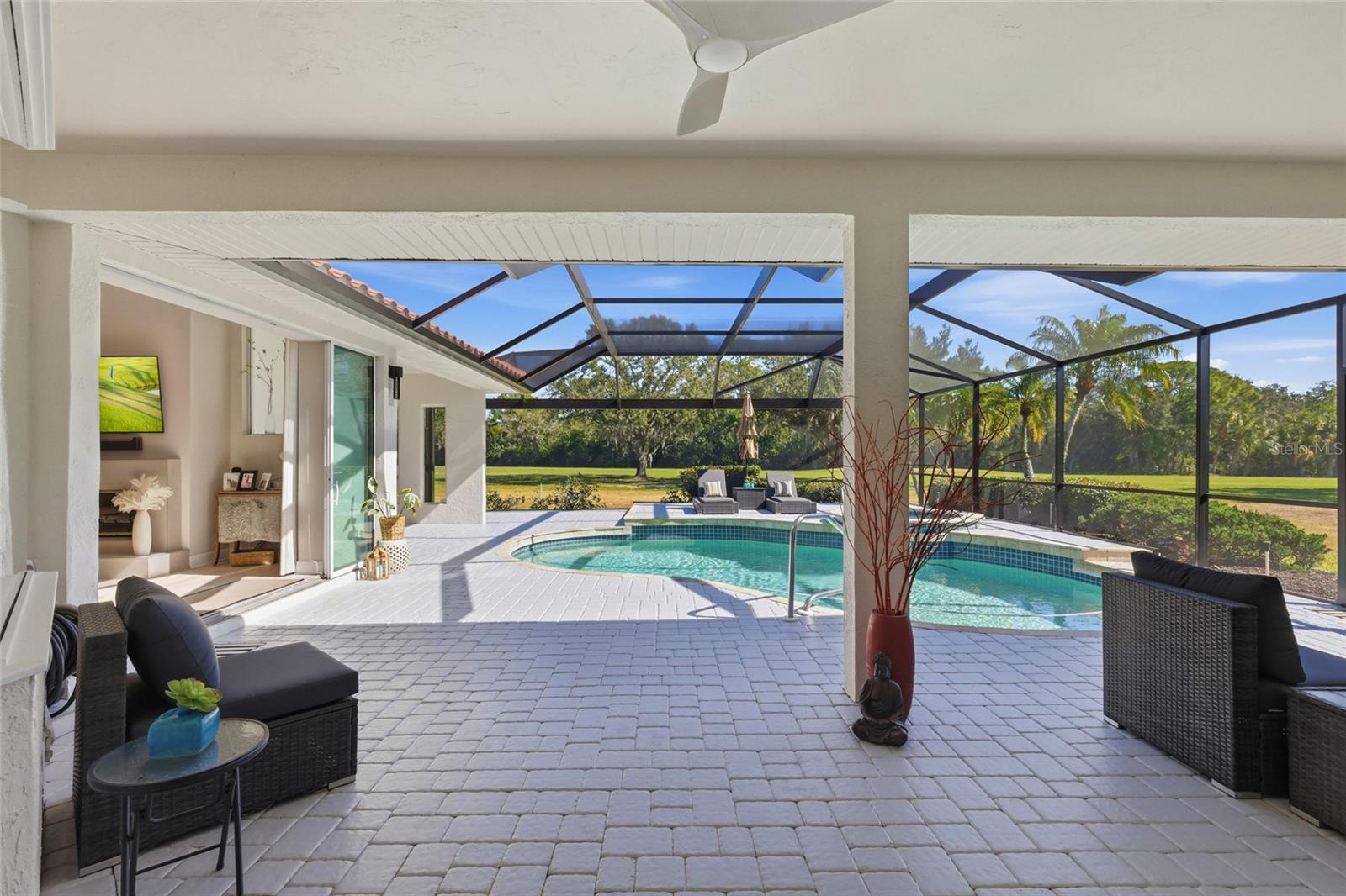 LINKS AT PALM-AIRE - Residential