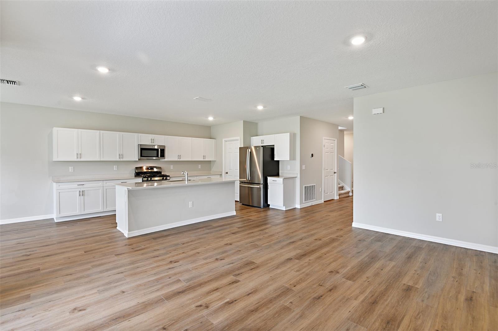 1041 FORESHORE LANE