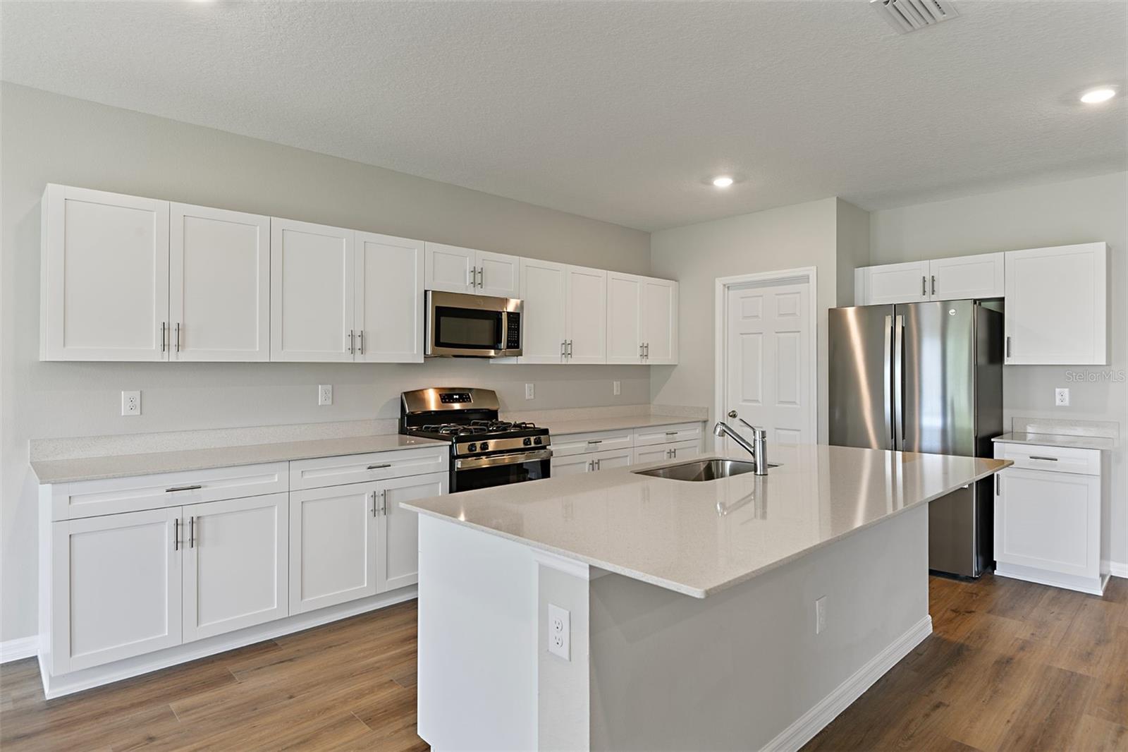1041 FORESHORE LANE