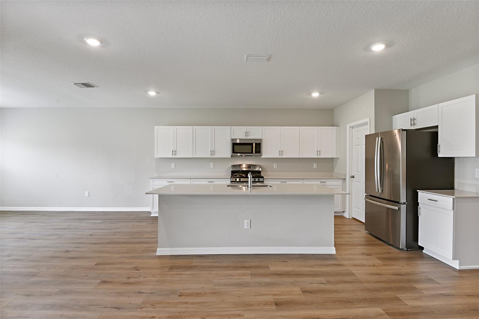 1041 FORESHORE LANE