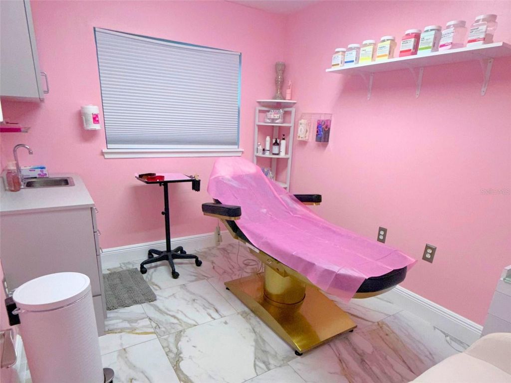 Photo of 670 E State Road 434, Winter Springs, FL 32708 (MLS # O6372310)