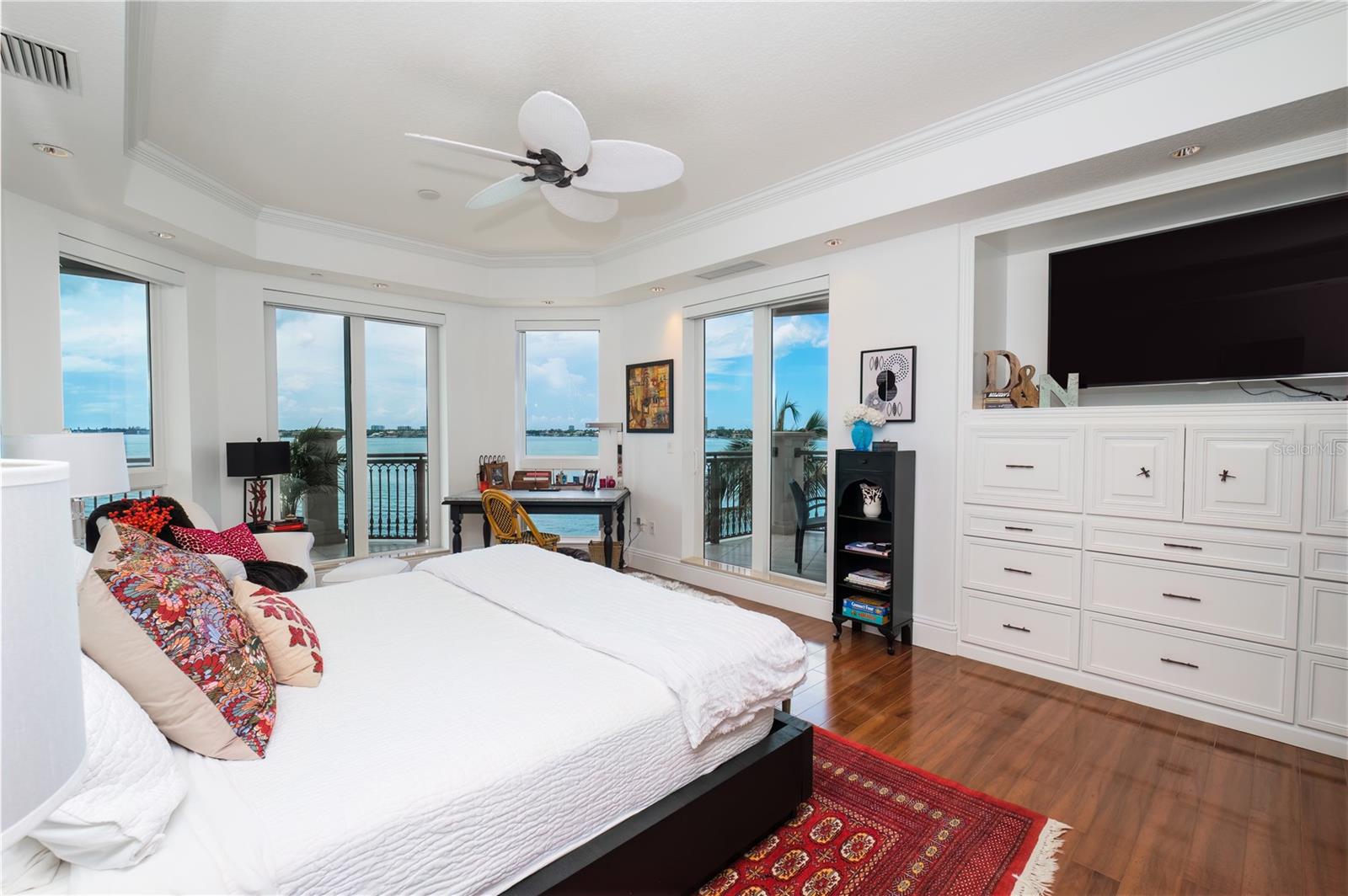 THE GRANDE RIVIERA - Residential