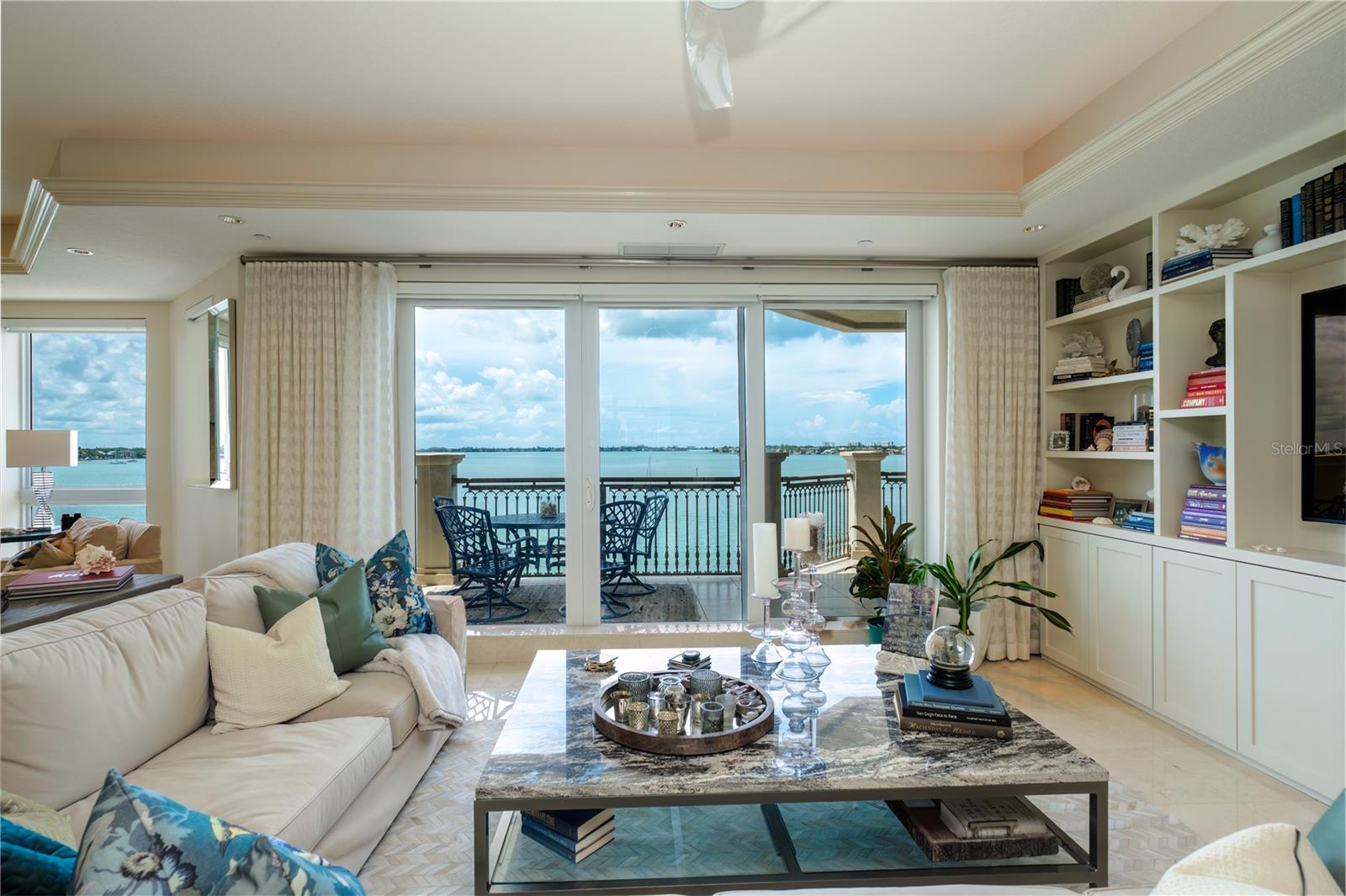 THE GRANDE RIVIERA - Residential