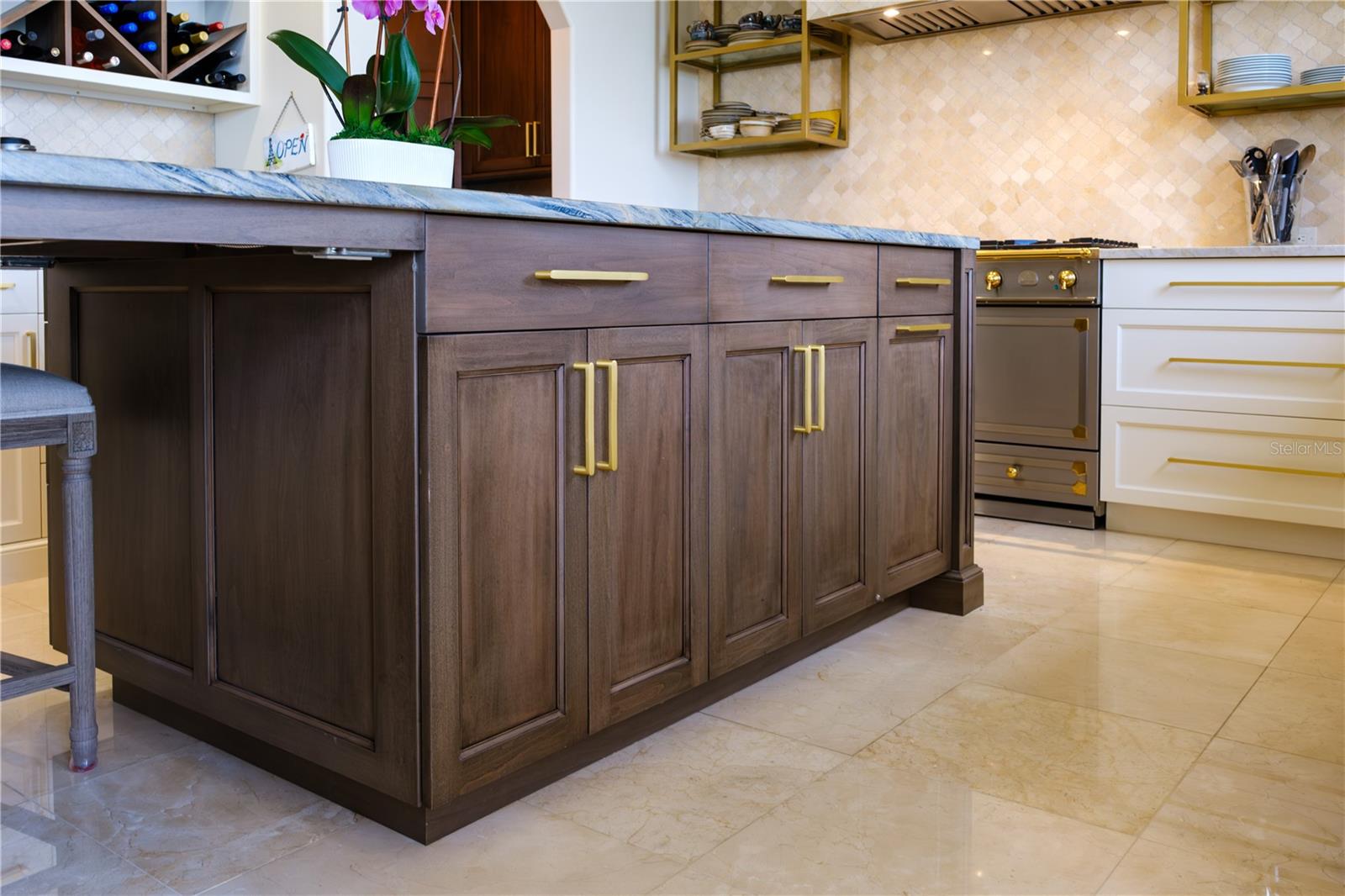 THE GRANDE RIVIERA - Residential