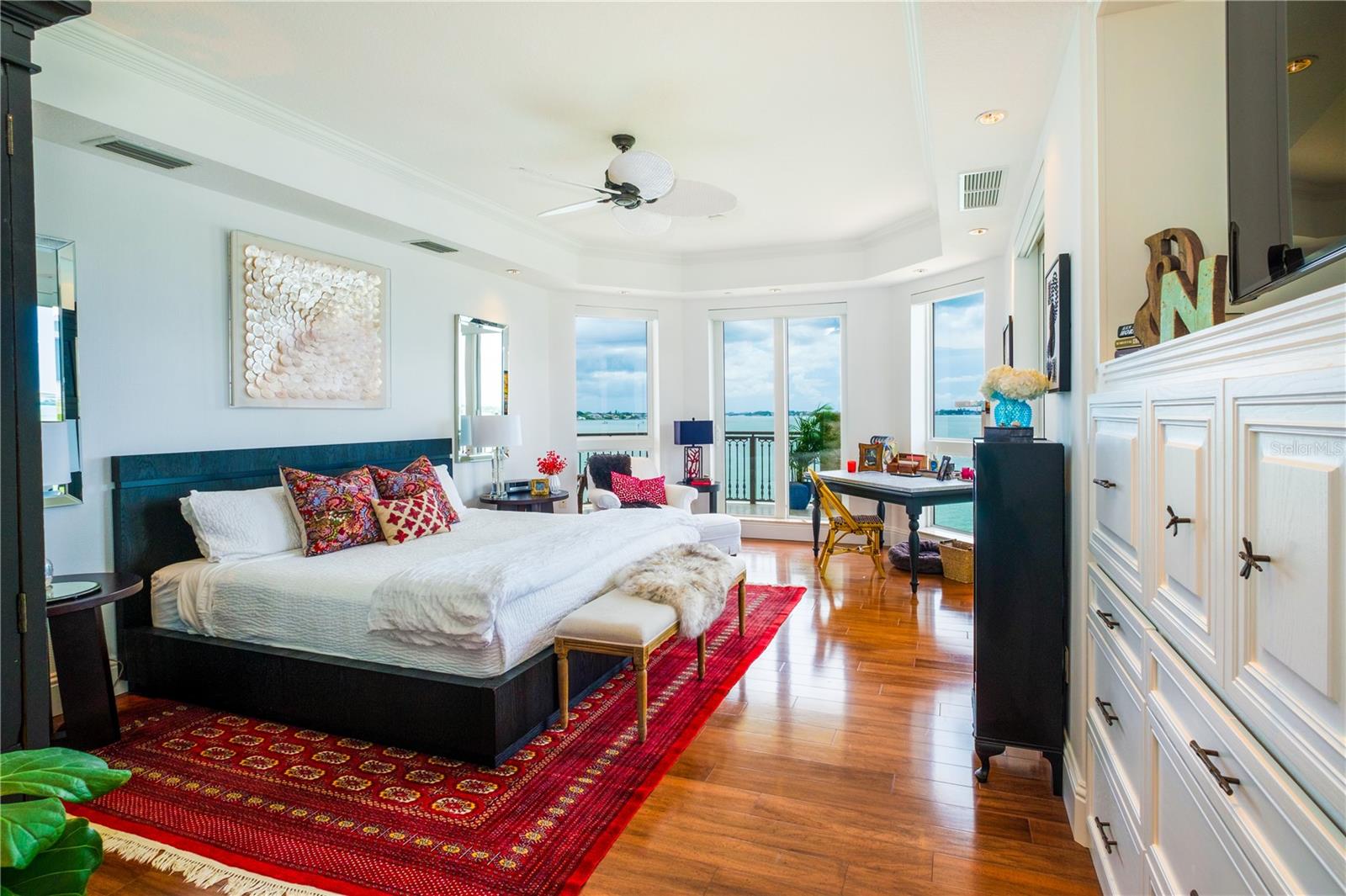 THE GRANDE RIVIERA - Residential