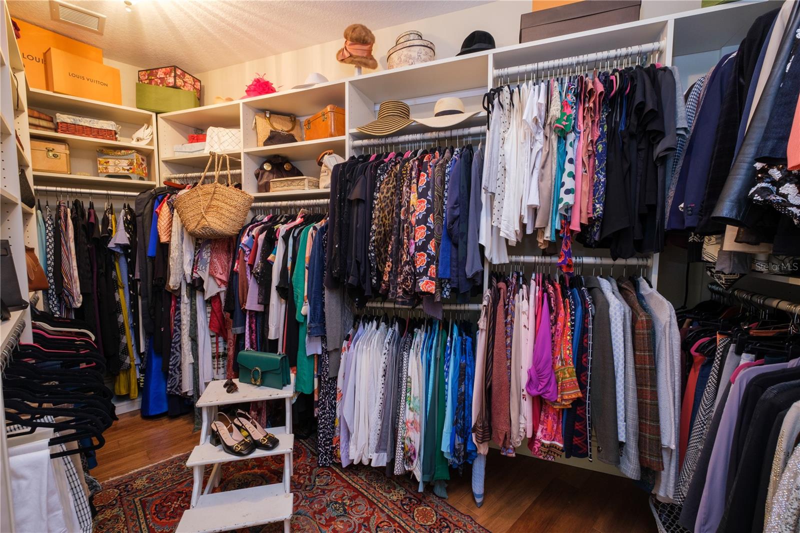 THE GRANDE RIVIERA - Residential