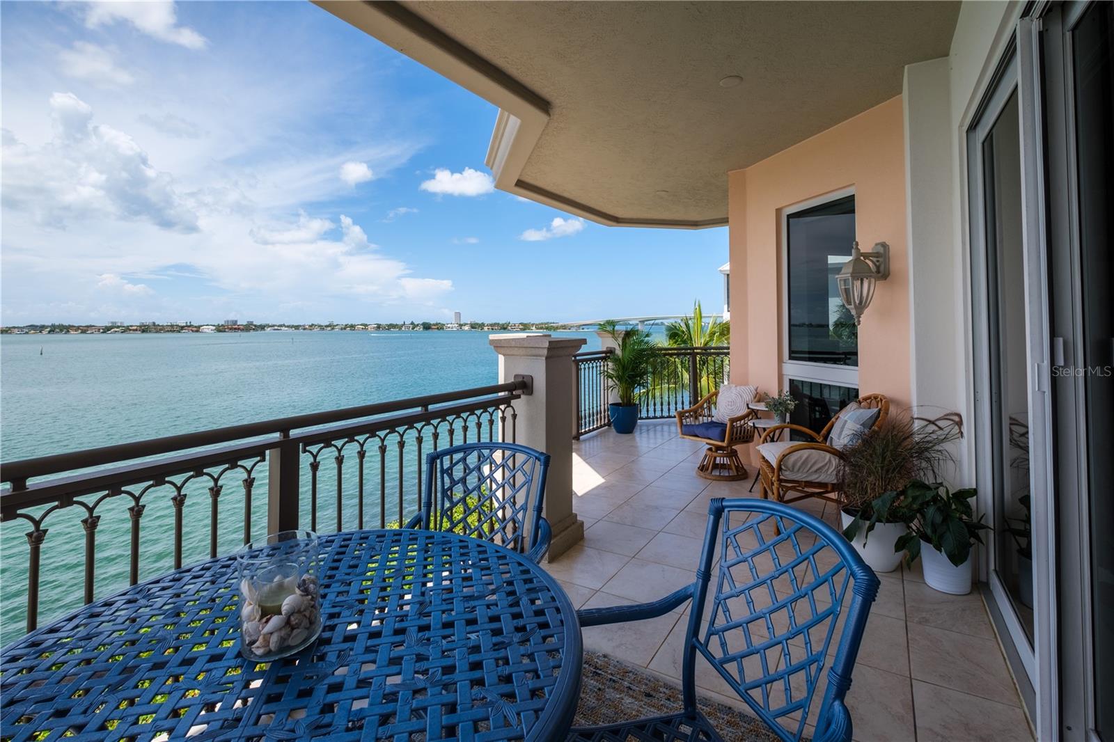 THE GRANDE RIVIERA - Residential