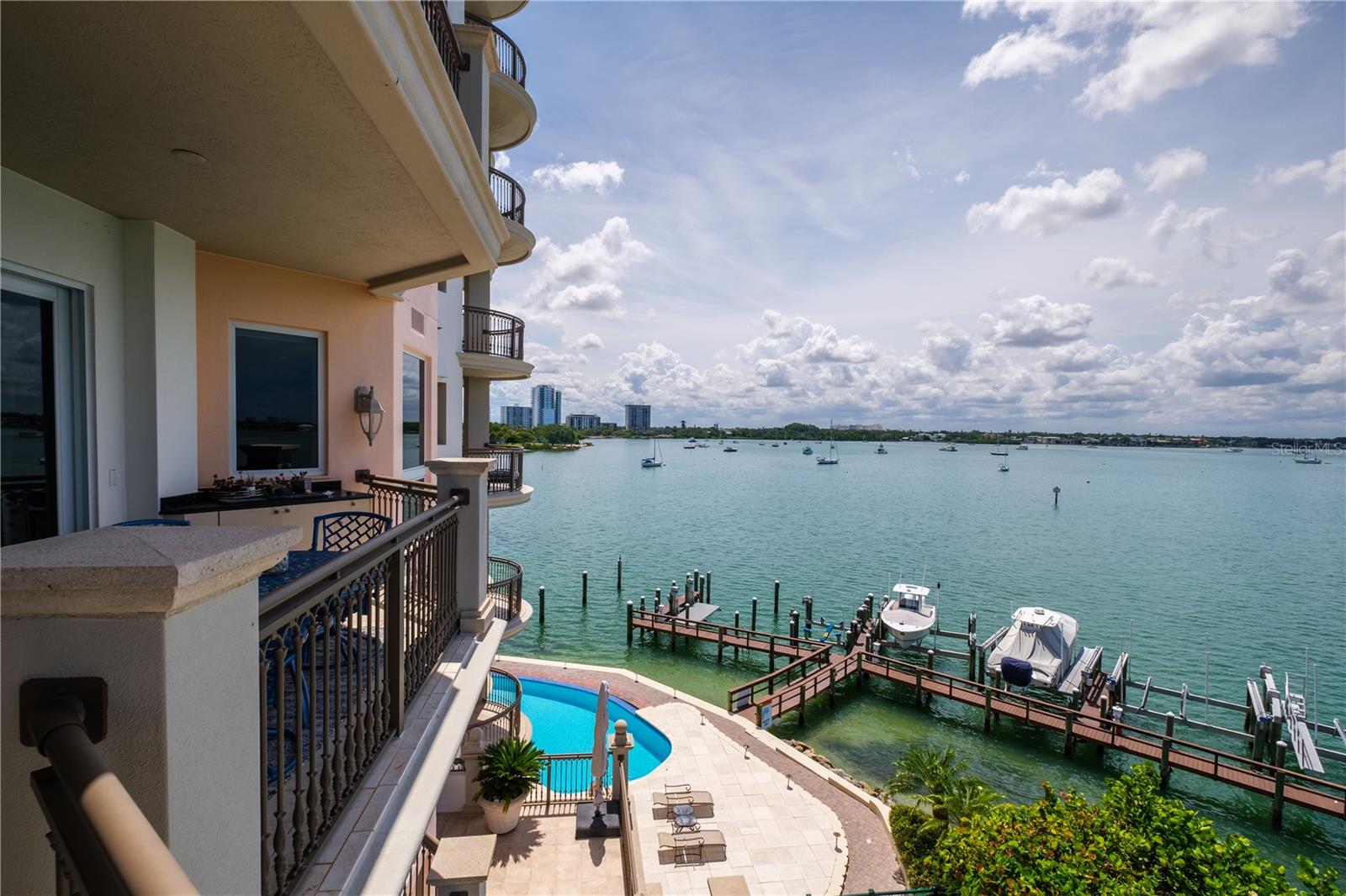 THE GRANDE RIVIERA - Residential