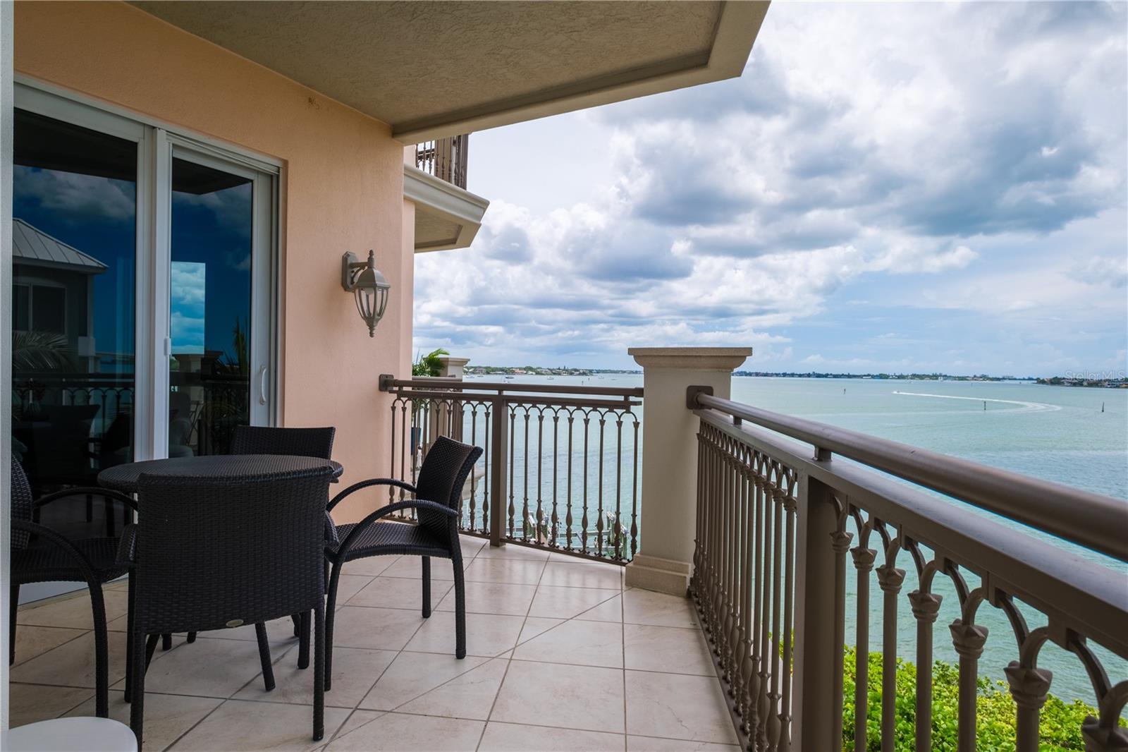 THE GRANDE RIVIERA - Residential