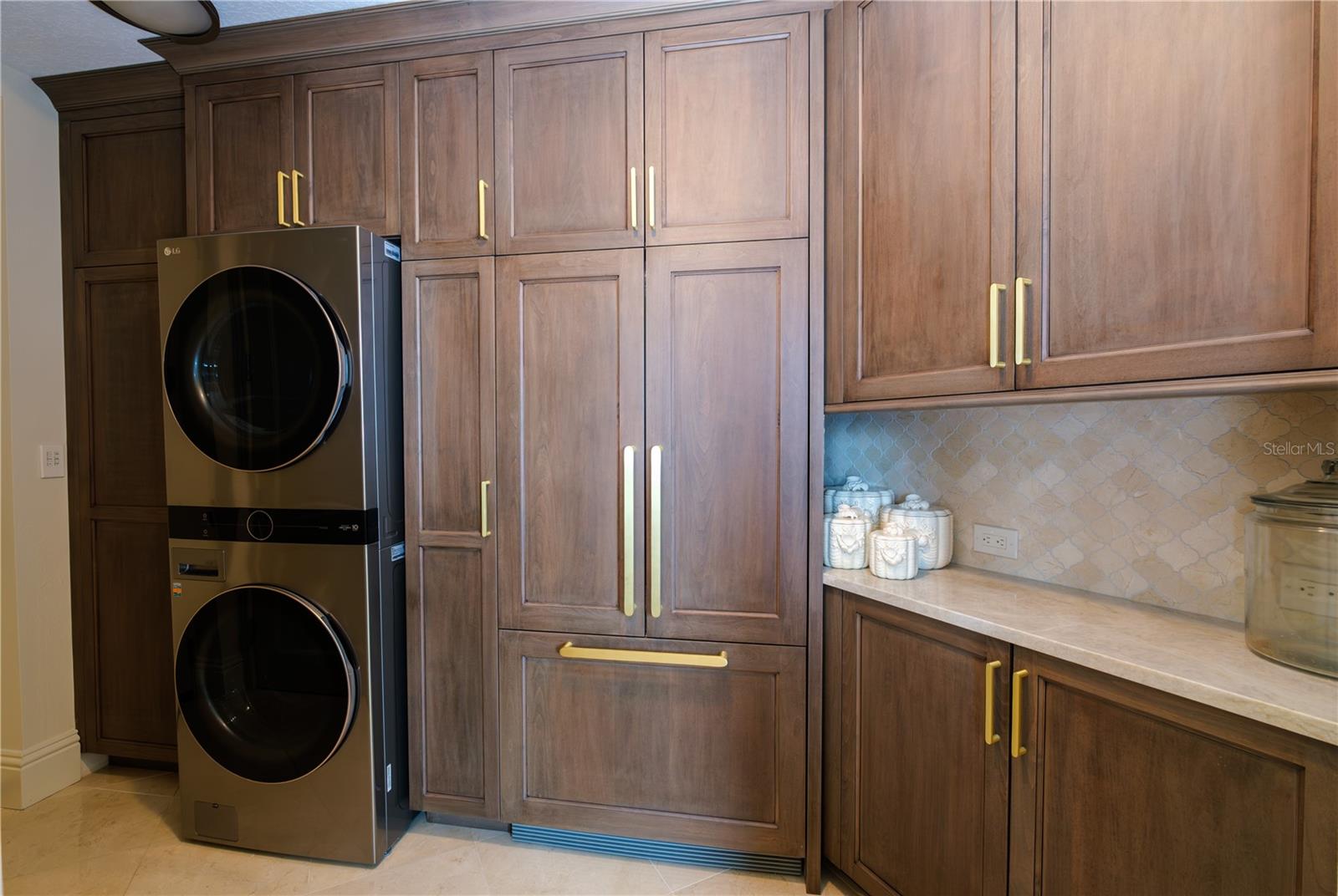 THE GRANDE RIVIERA - Residential