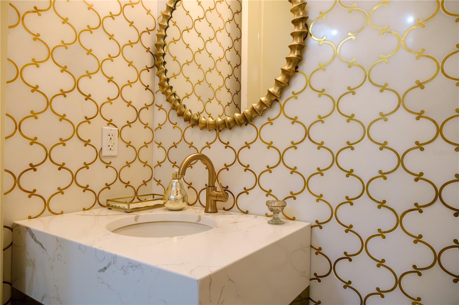 THE GRANDE RIVIERA - Residential