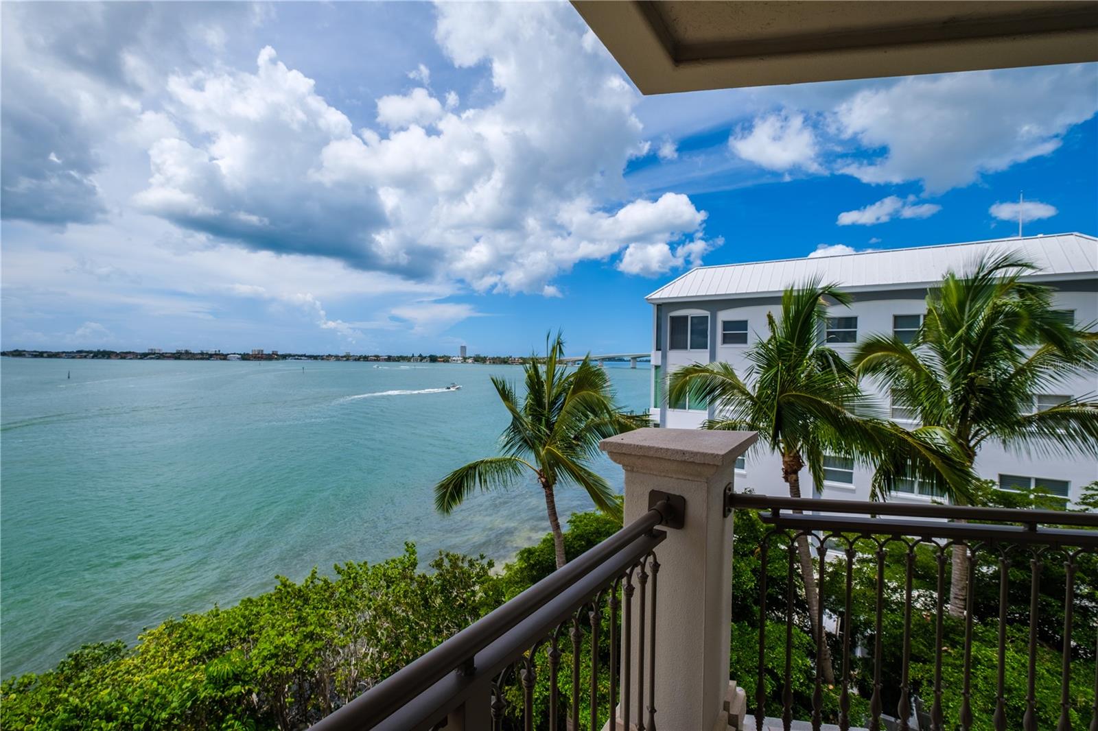 THE GRANDE RIVIERA - Residential