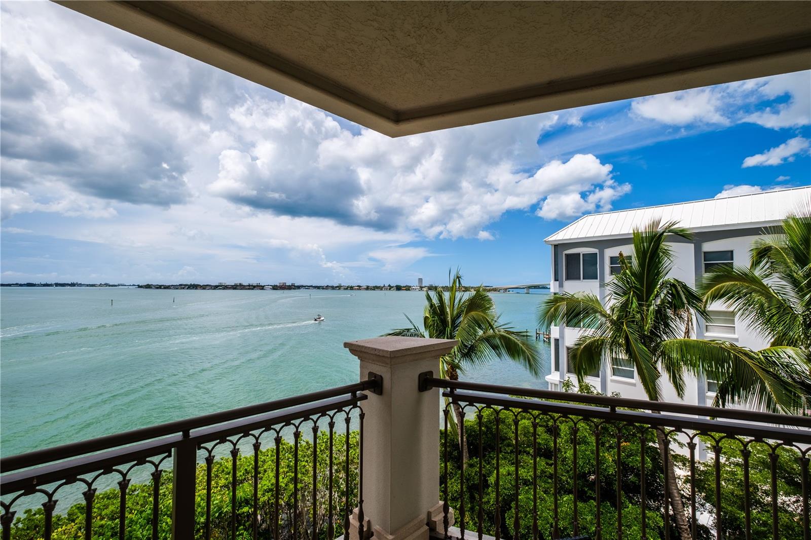 THE GRANDE RIVIERA - Residential