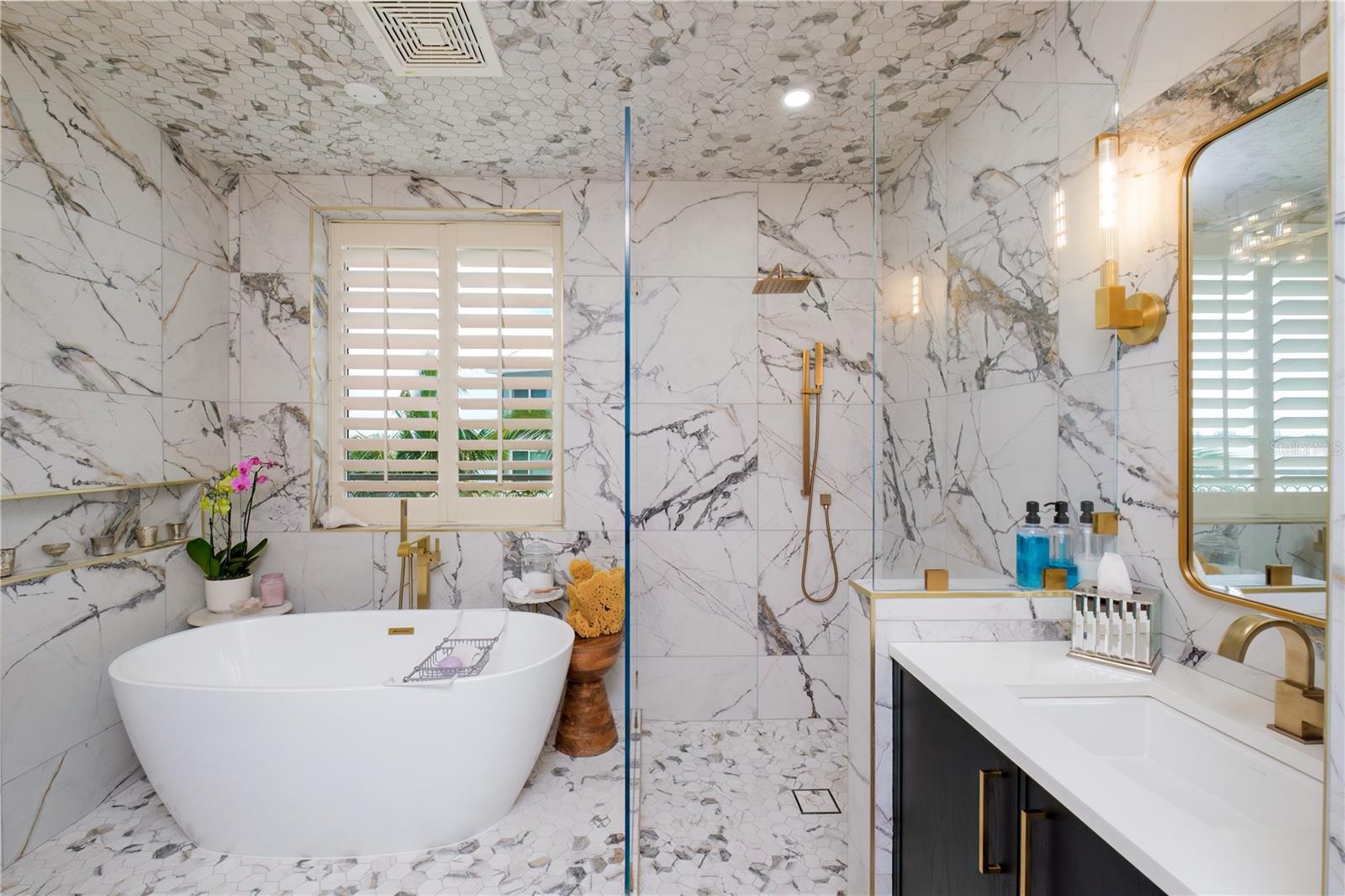 THE GRANDE RIVIERA - Residential