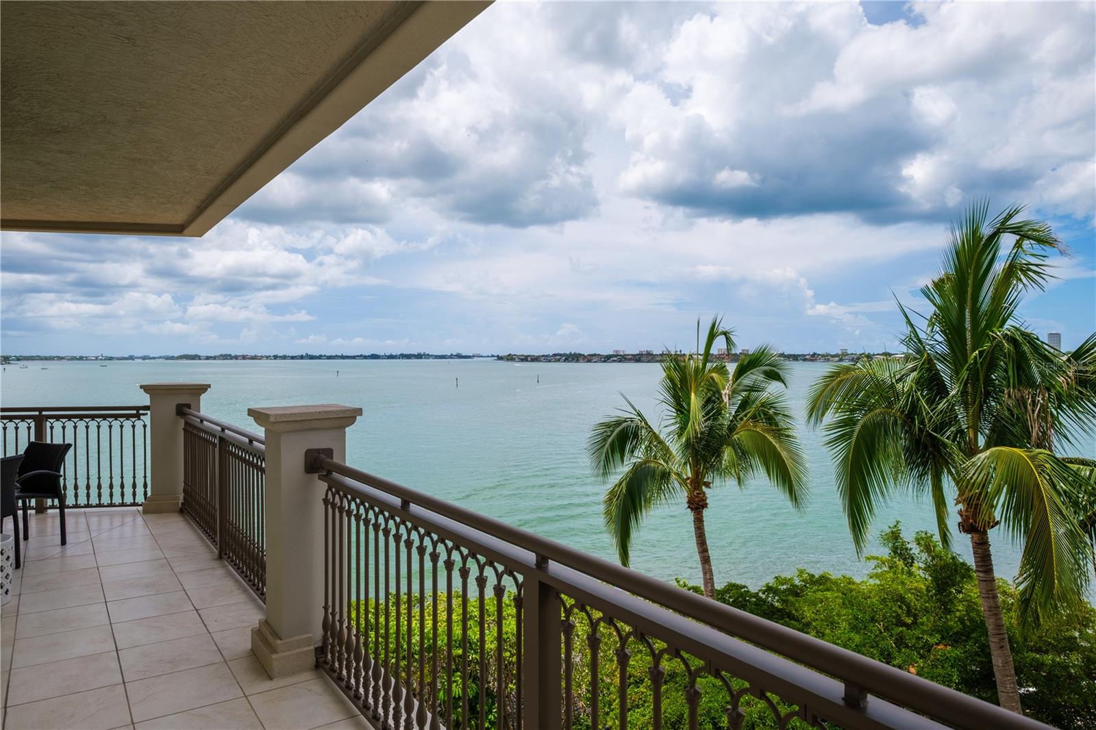 THE GRANDE RIVIERA - Residential