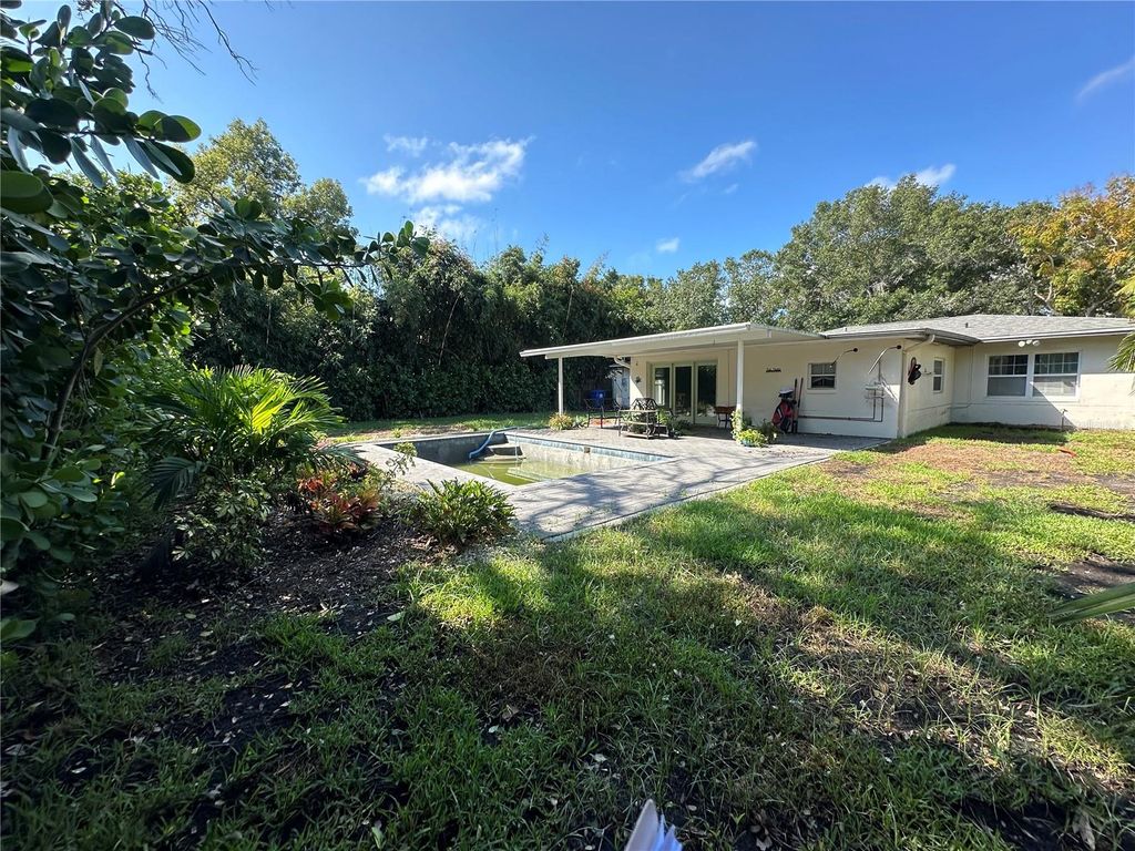 Photo of 131 Laredo Way NE, St Petersburg, FL 33704 (MLS # TB8310508)