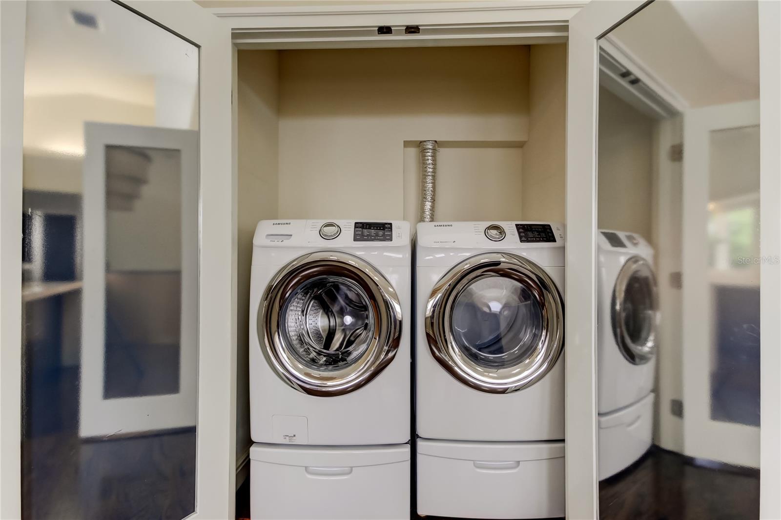 ISLAND HOMES - Residential Lease