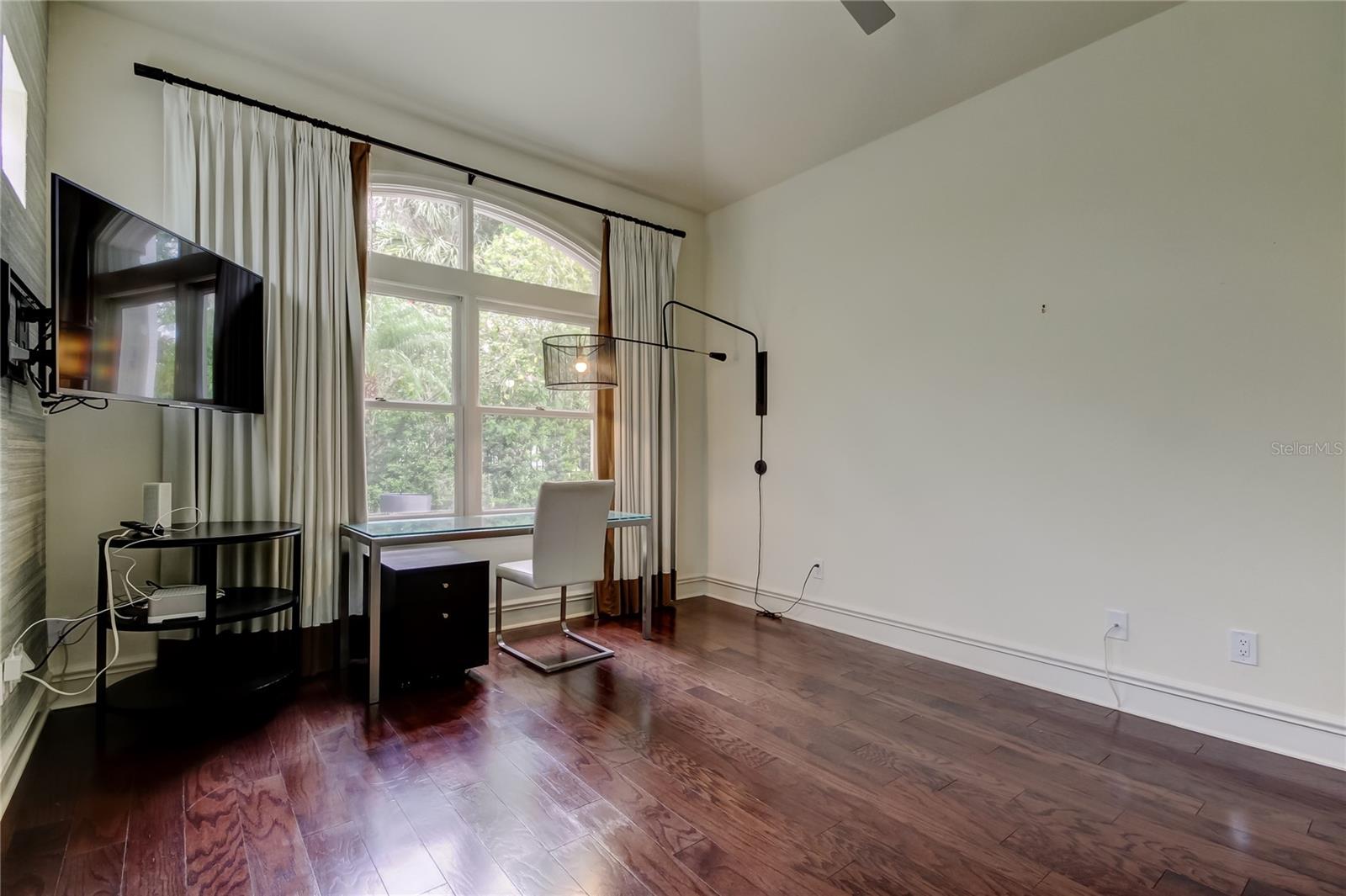 ISLAND HOMES - Residential Lease