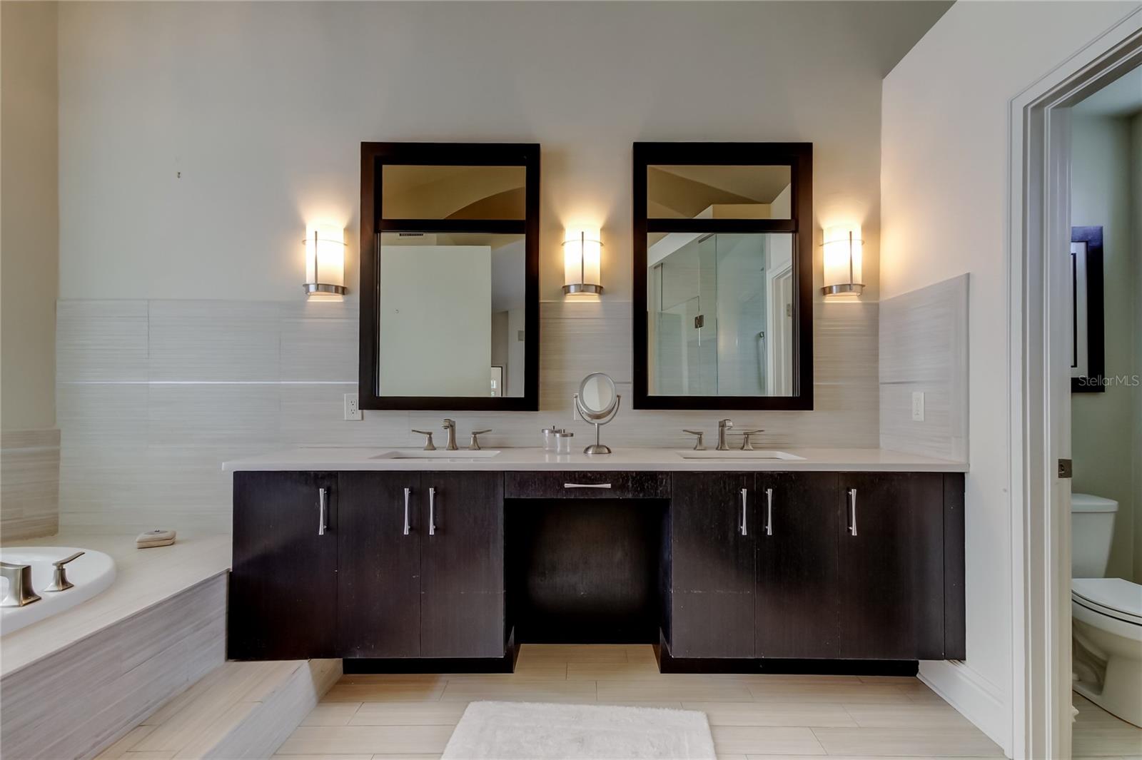 ISLAND HOMES - Residential Lease