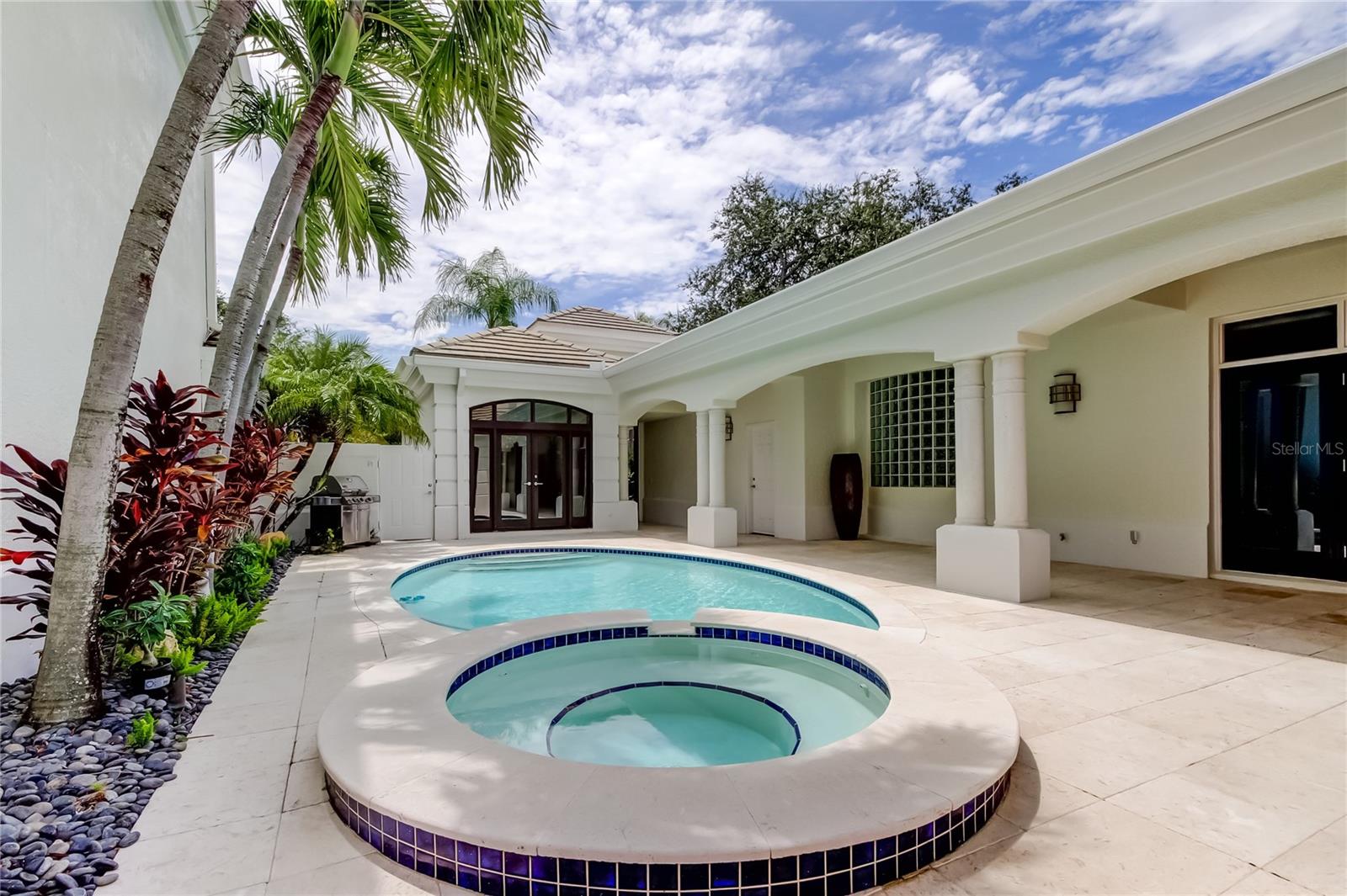 ISLAND HOMES - Residential Lease