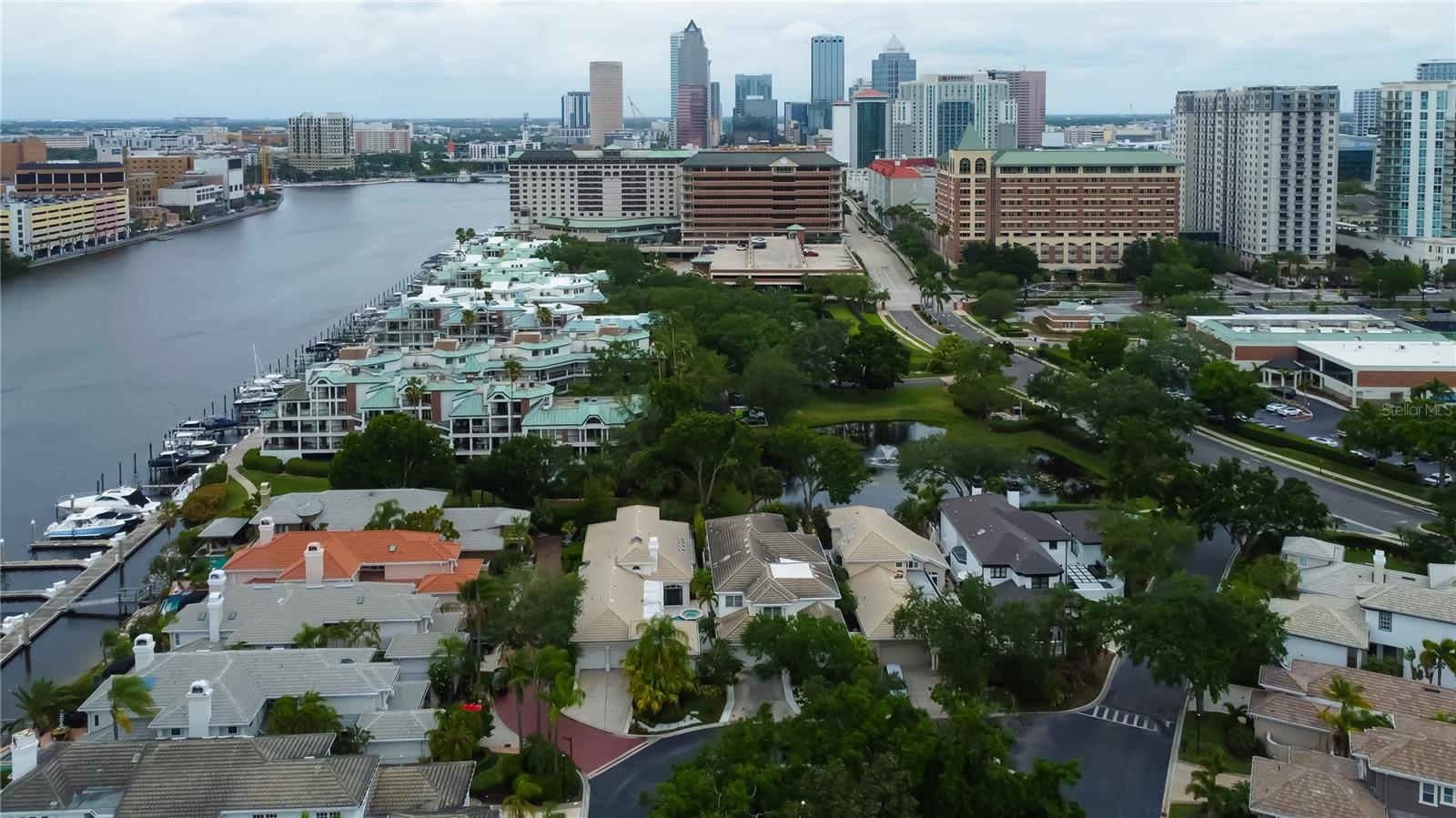 ISLAND HOMES - Residential Lease