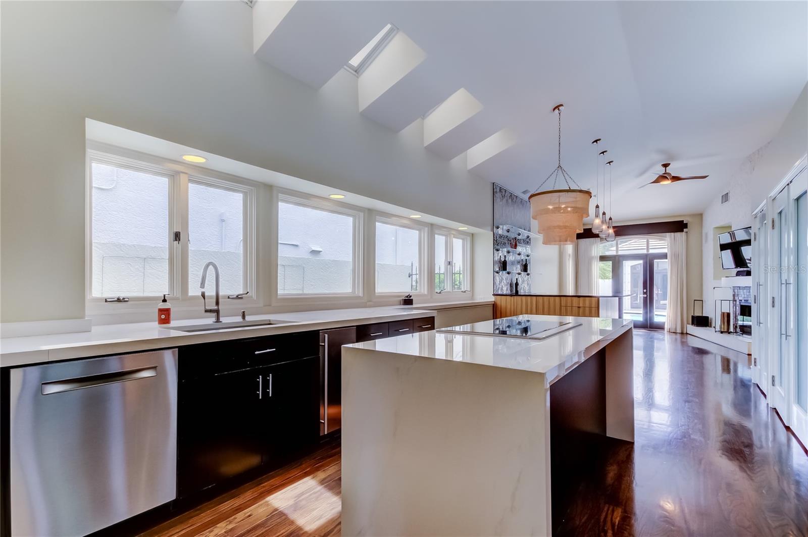 ISLAND HOMES - Residential Lease