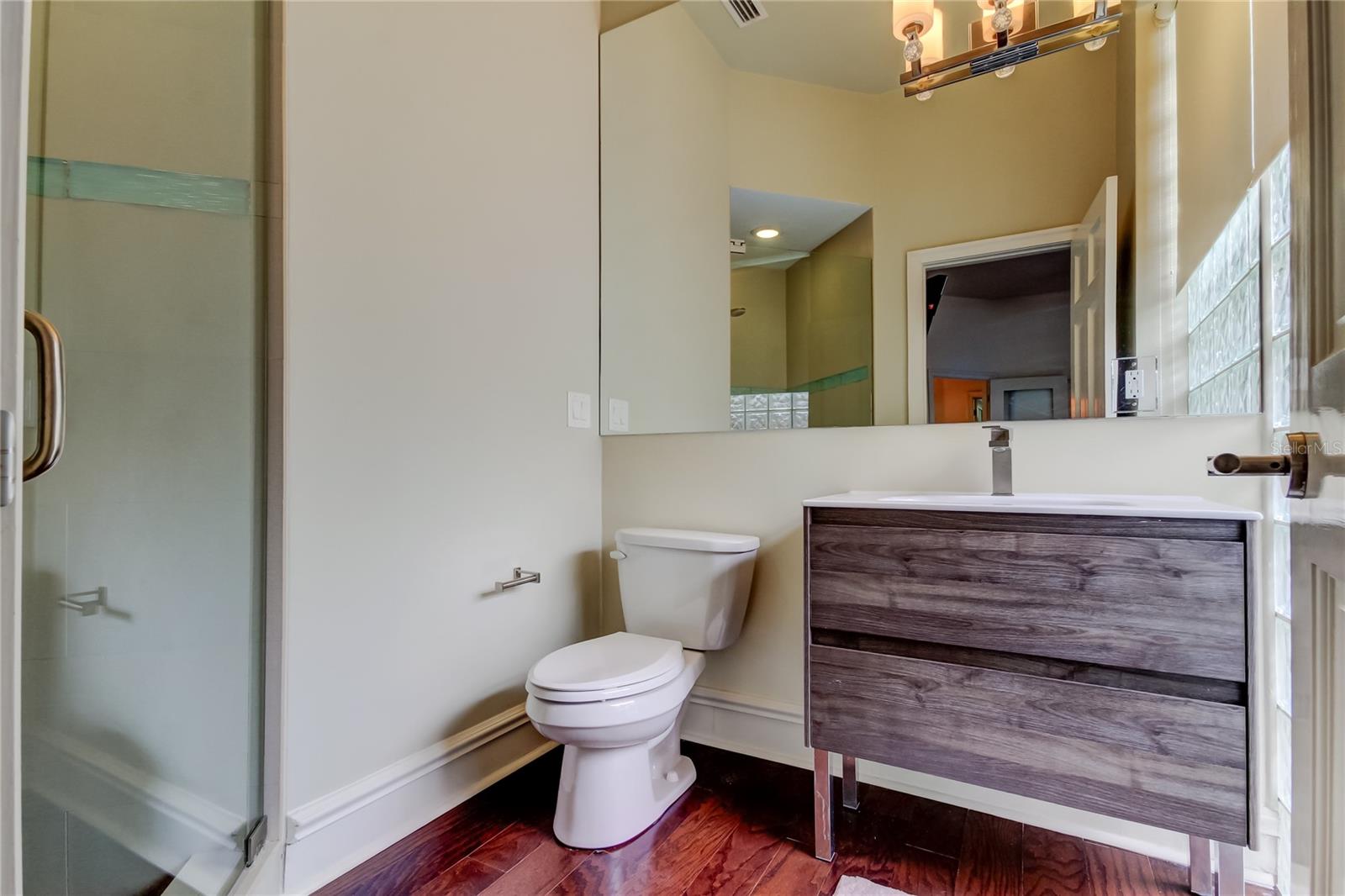 ISLAND HOMES - Residential Lease