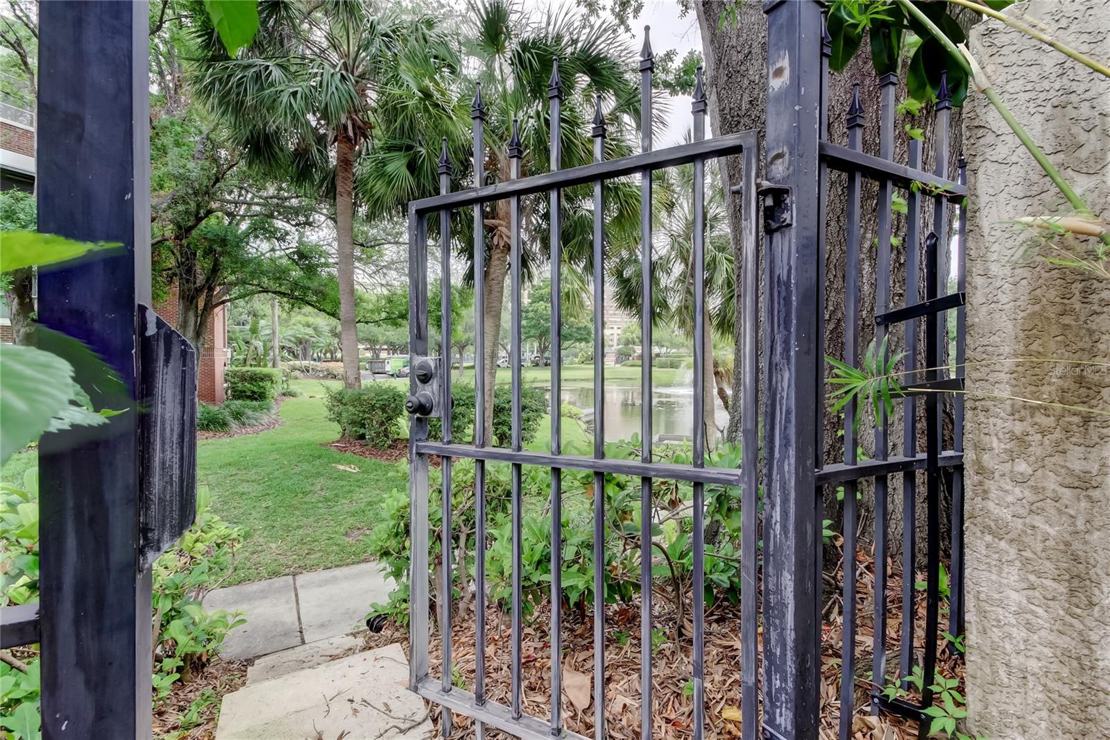 ISLAND HOMES - Residential Lease