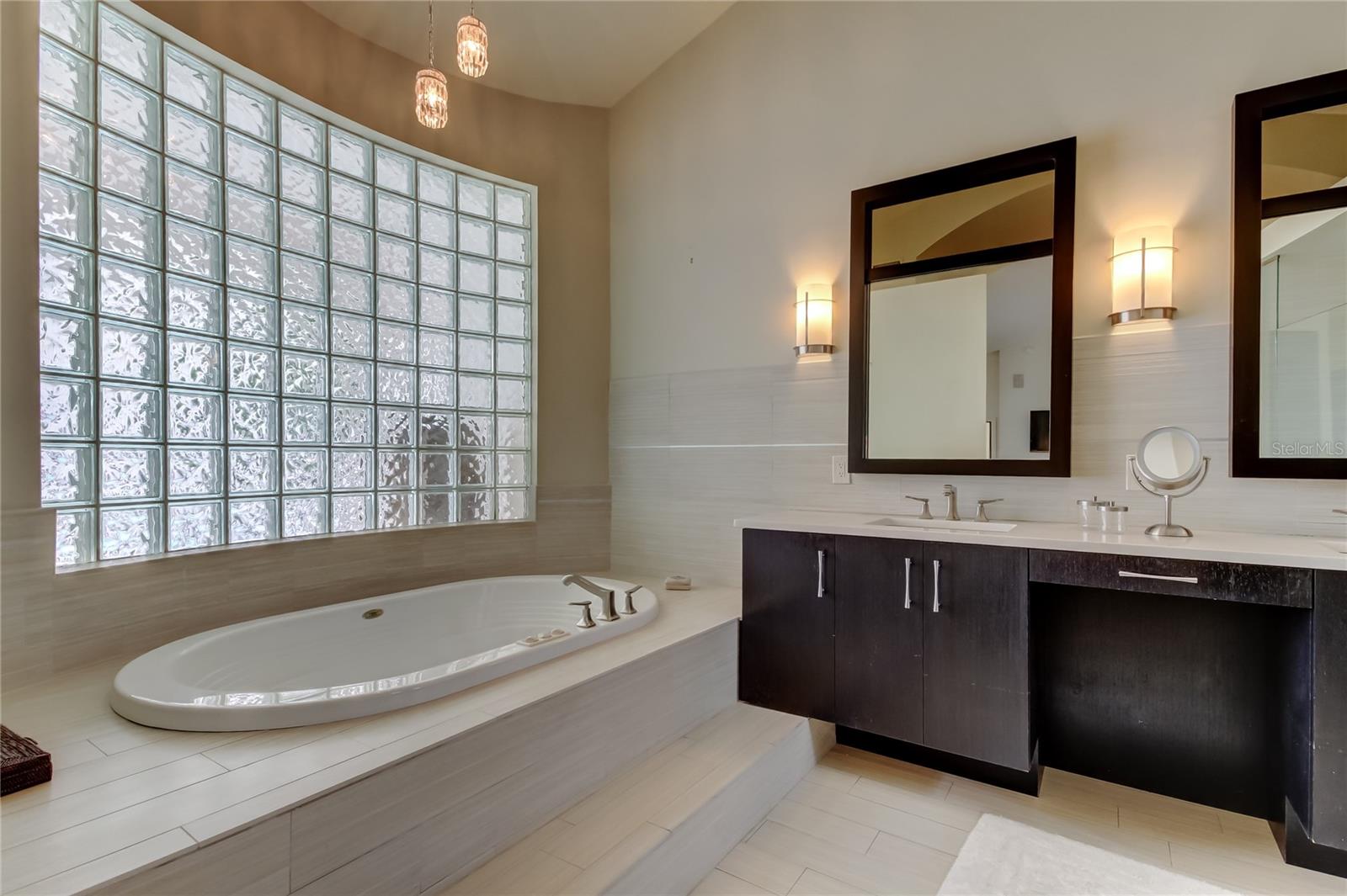 ISLAND HOMES - Residential Lease