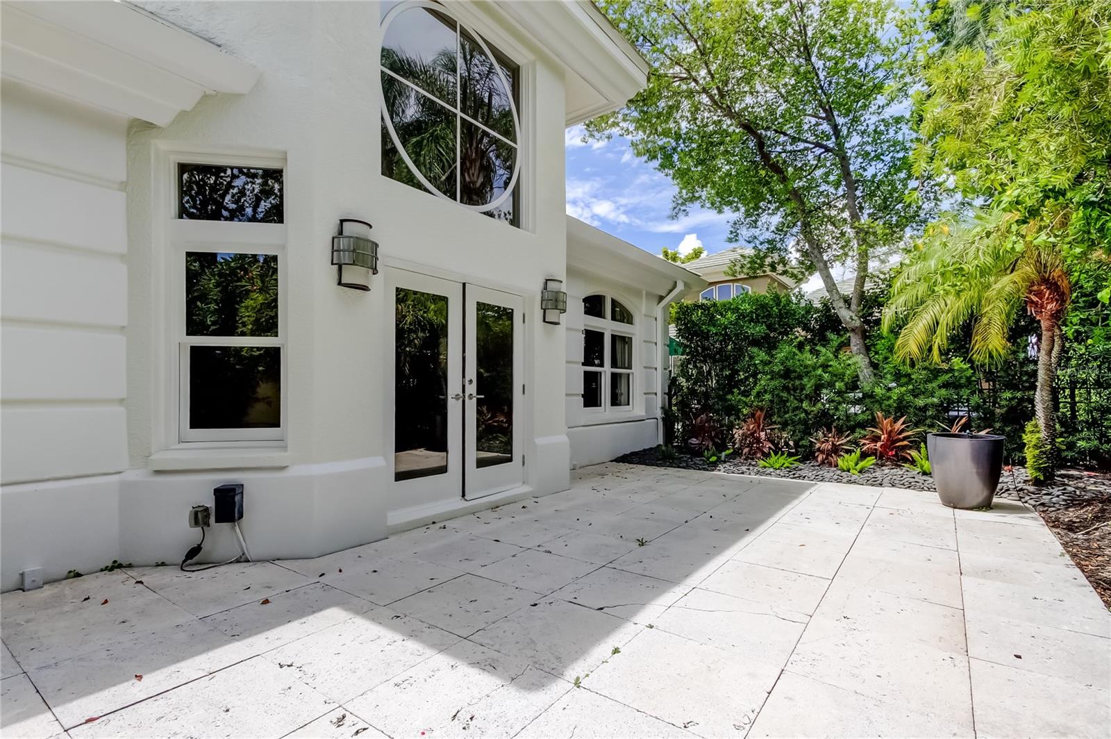 ISLAND HOMES - Residential Lease