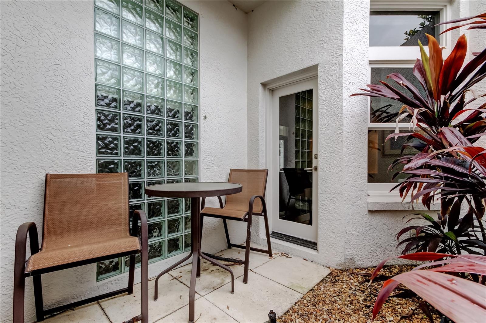 ISLAND HOMES - Residential Lease