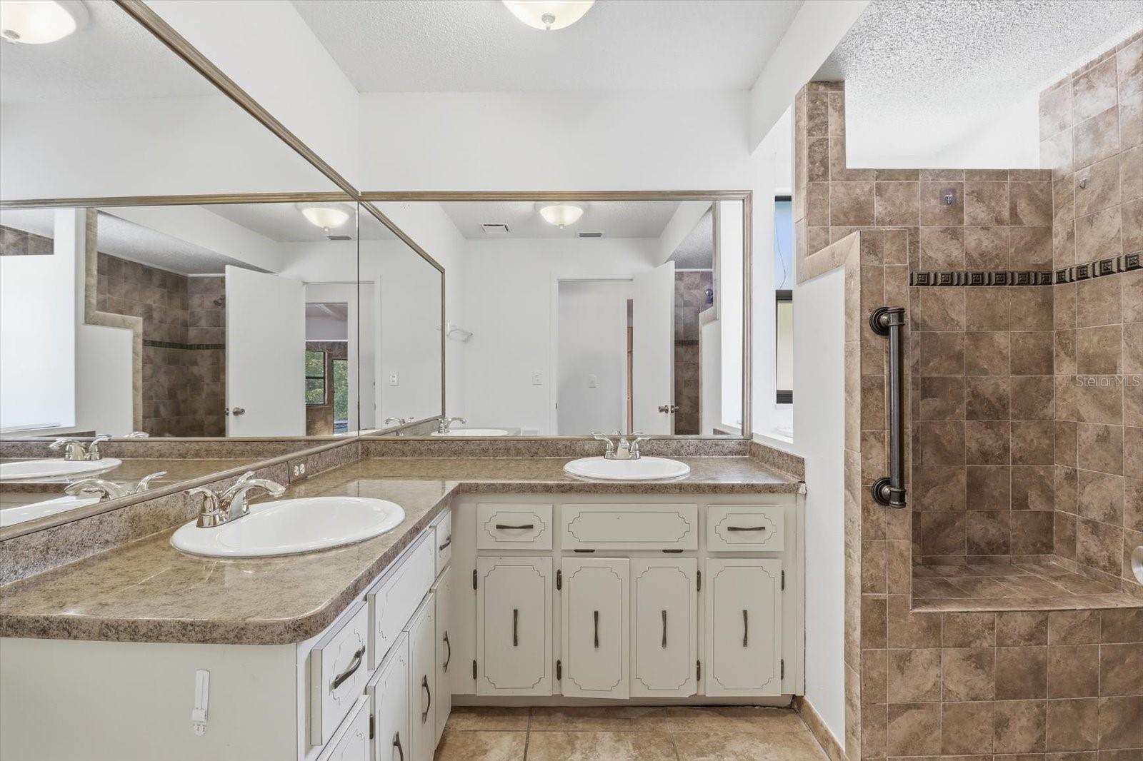 RIVER COUNTRY ESTATES - Residential